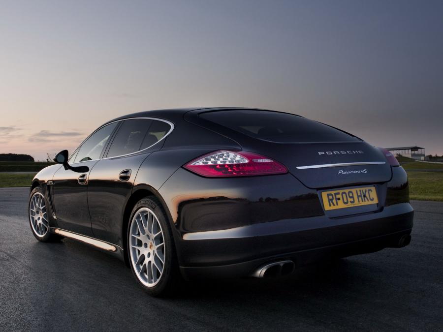  Porsche Panamera 4S 2009 года  (UK) (фото 15 из 17)